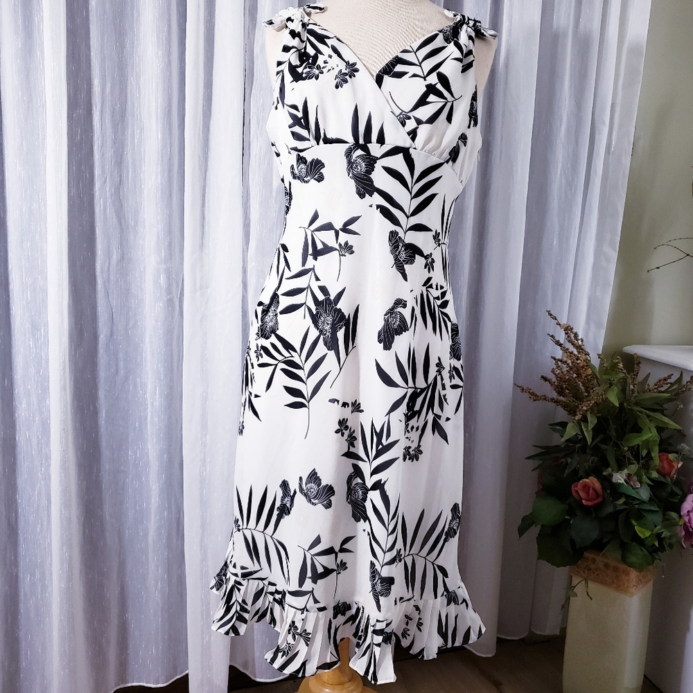 SCARLETT black--white dress